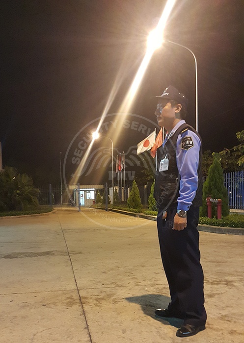 Dịch vụ bảo vệ chuyên nghiệp tại Thái Bình - Nhân viên bảo vệ trực bên ngoài nhà máy