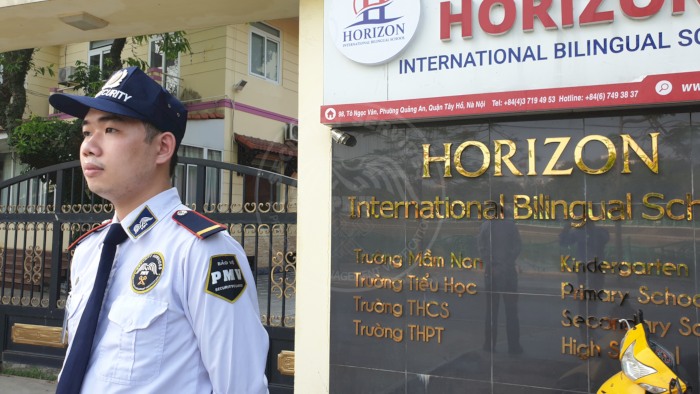 Bảo vệ trường học an toàn an ninh